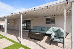 Terrace/patio - Casa Del Sol in Old Town Pool & Hot tub! (Scottsdale)