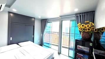 Minibar, escritorio, sistema de insonorización y wifi gratis