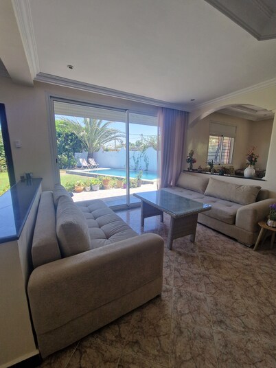 Spacious villa with pool near Casablanca airport