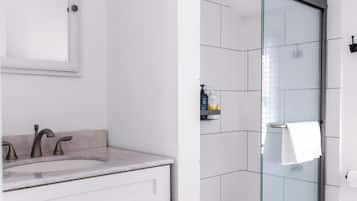 Towels, soap, shampoo, toilet paper