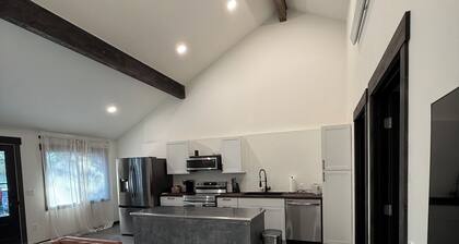 Peaceful Modern Hideaway- Near Airport, Whitefish and Glacier National Park