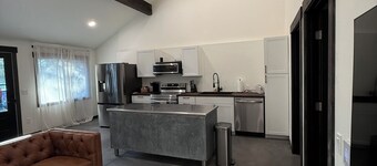 Peaceful Modern Hideaway- Near Airport, Whitefish and Glacier National Park