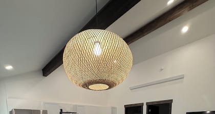 Peaceful Modern Hideaway- Near Airport, Whitefish and Glacier National Park