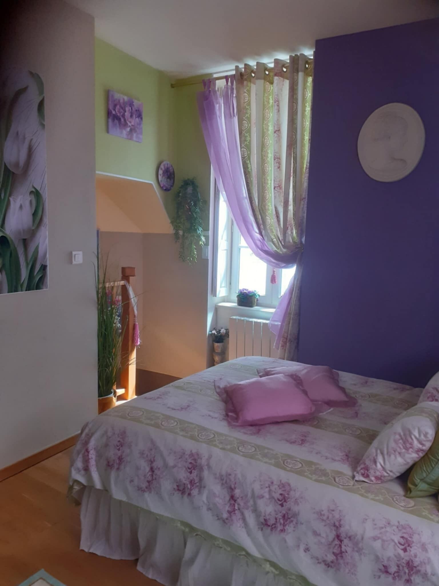 1 dormitori, un bressol de viatge, wifi i roba de llit 