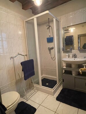 Shower, hair dryer, towels, toilet paper