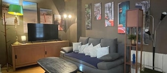 Cosy apartment in a listed medieval site.