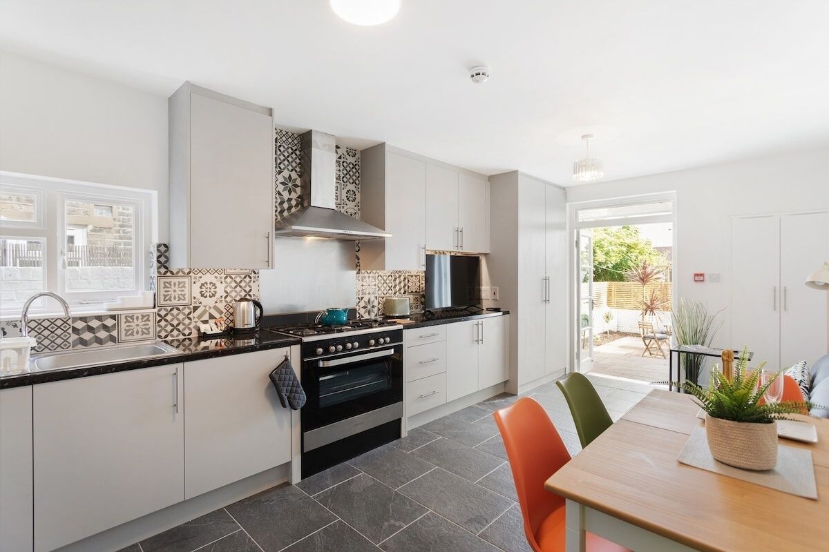 冰箱、微波炉、烤箱、炉灶