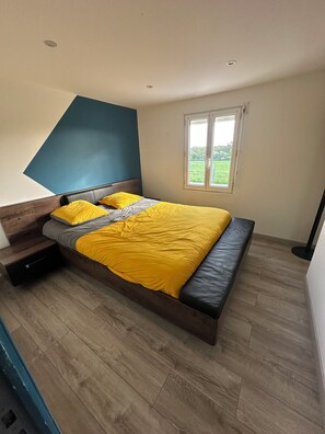 3 chambres, lit parapluie, Wi-Fi gratuit, draps fournis