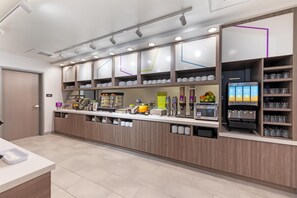 Free daily buffet breakfast  - Home2 Suites By Hilton Calera (Calera)