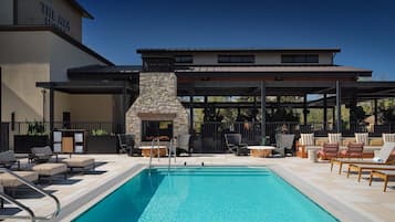 Piscina externa sazonal