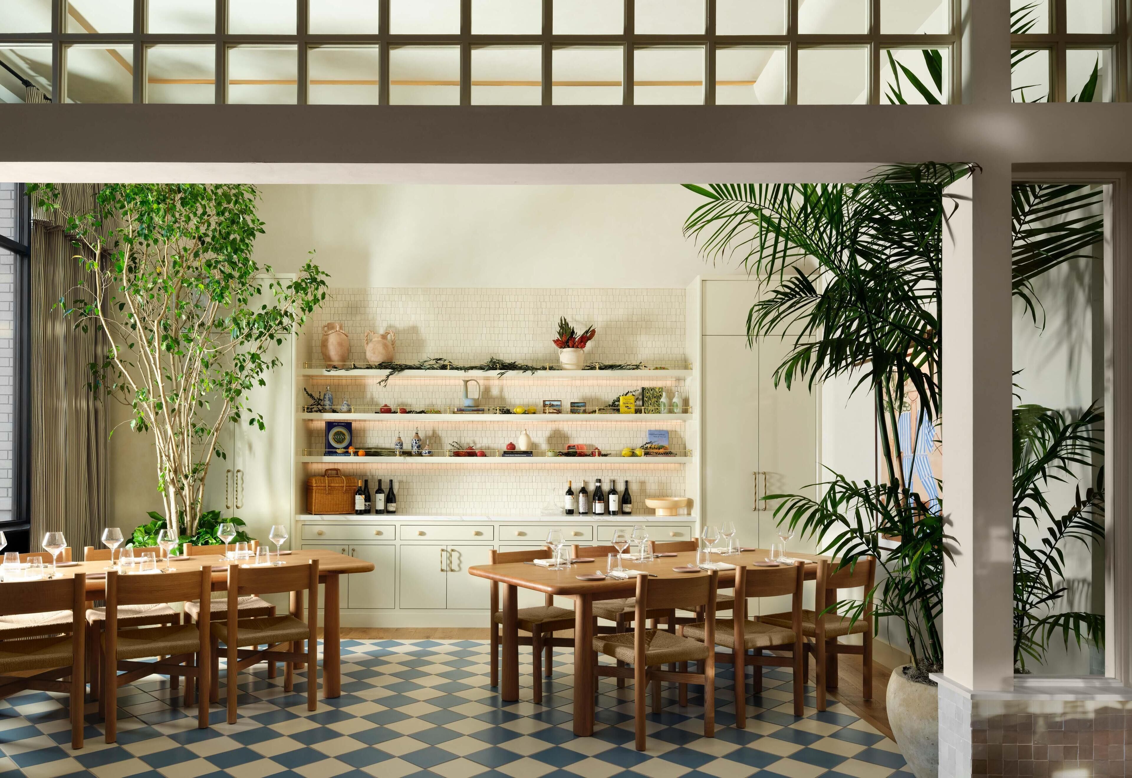 2 restaurantes; se sirven desayunos, comidas, cenas y brunch