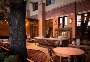 2 개의 레스토랑, 아침 식사, 점심 식사, 저녁 식사 제공(현지 요리)