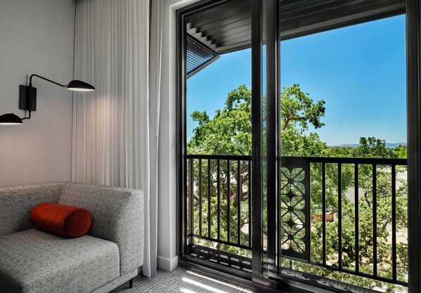 Living area - The Ava Hotel Paso Robles, Curio Collection By Hilton (Paso Robles)