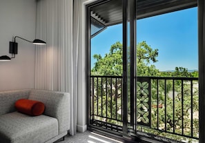 Chambre, 2 grands lits, balcon (Juliet) | Aire de séjour