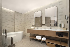 Deluxe Suite, 1 King Bed | Bathroom