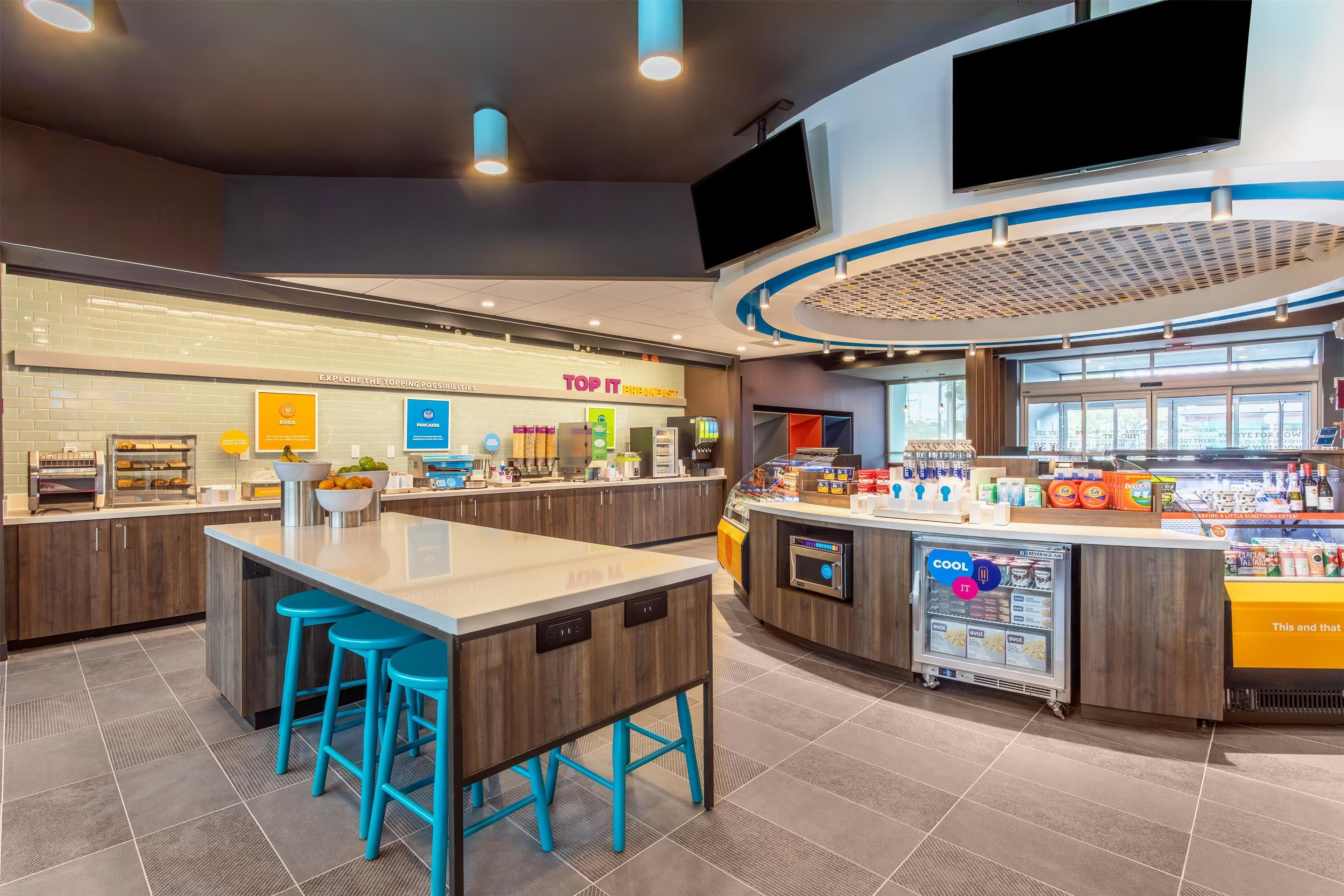 朝食 (ビュッフェ)、毎日提供 (無料)