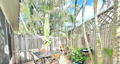 Coastal Cottage 225 - Walk to Beach, King Bed