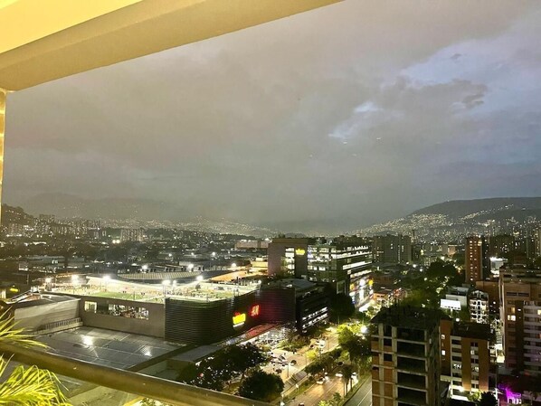 المنطقة المحيطة بالمنشأة