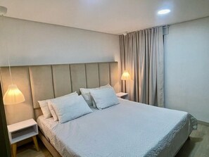 2 عدّة غرف نوم ومكواة/لوح كي وواي فاي وملاءات أسرّة