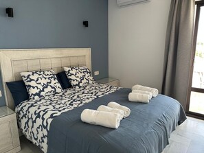 4 bedrooms, iron/ironing board, WiFi, bed sheets