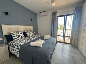 4 habitaciones, tabla de planchar con plancha, wifi y ropa de cama
