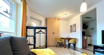 Sleeping with the Sandman, cozy vacation apartment, private entrance and terrace