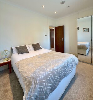 2 Schlafzimmer, Bügeleisen/Bügelbrett, WLAN, Bettwäsche