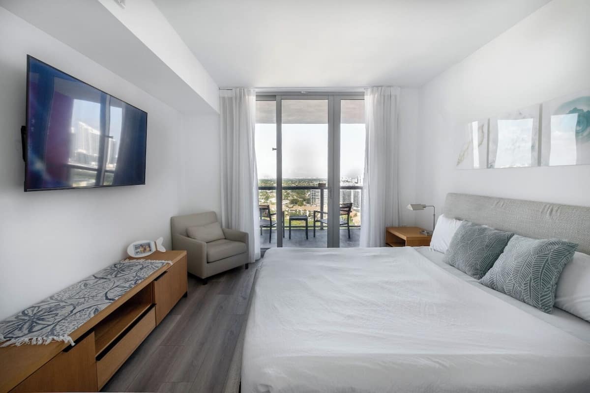 2 bedrooms, in-room safe, iron/ironing board, free WiFi