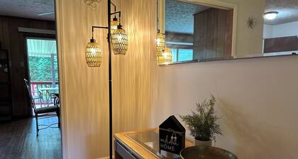 Convenient and Charming 3-bedroom house with basement in Atlanta’s Suburbs