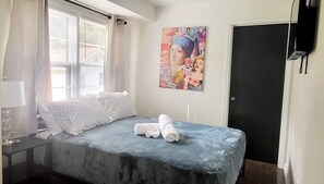 4 室のベッドルーム、デスク、アイロン / アイロン台、WiFi