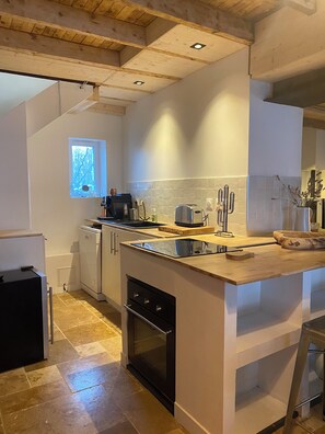 Réfrigérateur, four, plaque de cuisson, lave-vaisselle