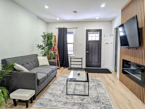 TV - Bright 2BR Home – Walk to Shops & Restaurants (Hamilton)