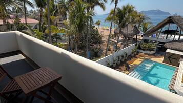 Deluxe Studio Suite, Beach View | Terrace/patio