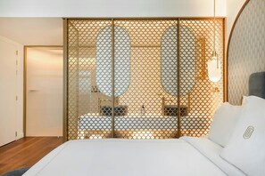 Hochwertige Bettwaren, Daunenbettdecken, Minibar, Zimmersafe