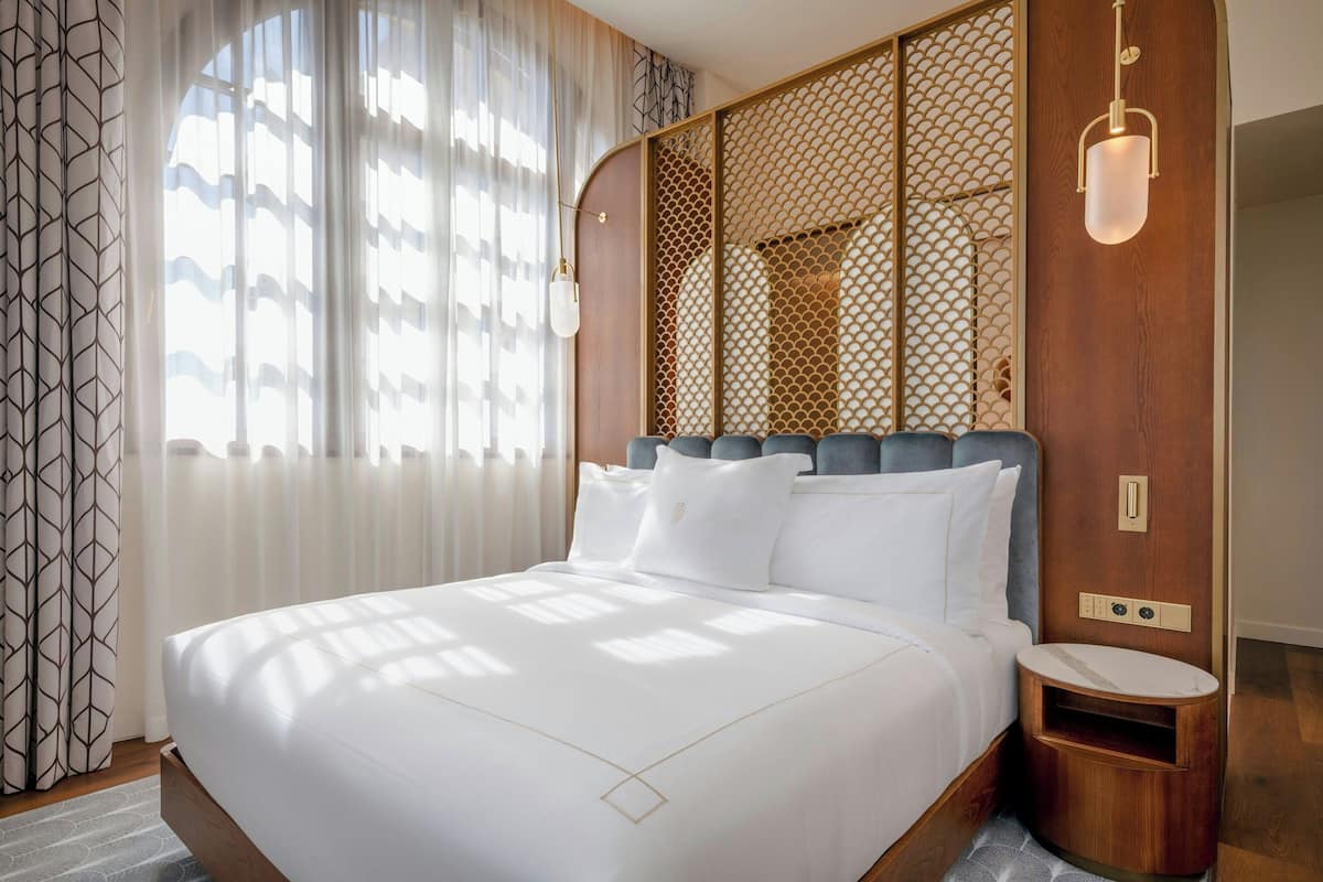 Premium Room, 1 King Bed, Non Smoking, City View (Corner) | Premium bedding, down duvets, minibar, in-room safe