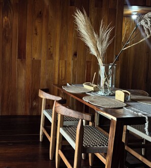 Suite familiale, vue sur la lagune | Cuisine privée | Mini-réfrigérateur, bouilloire électrique, plaque chauffante