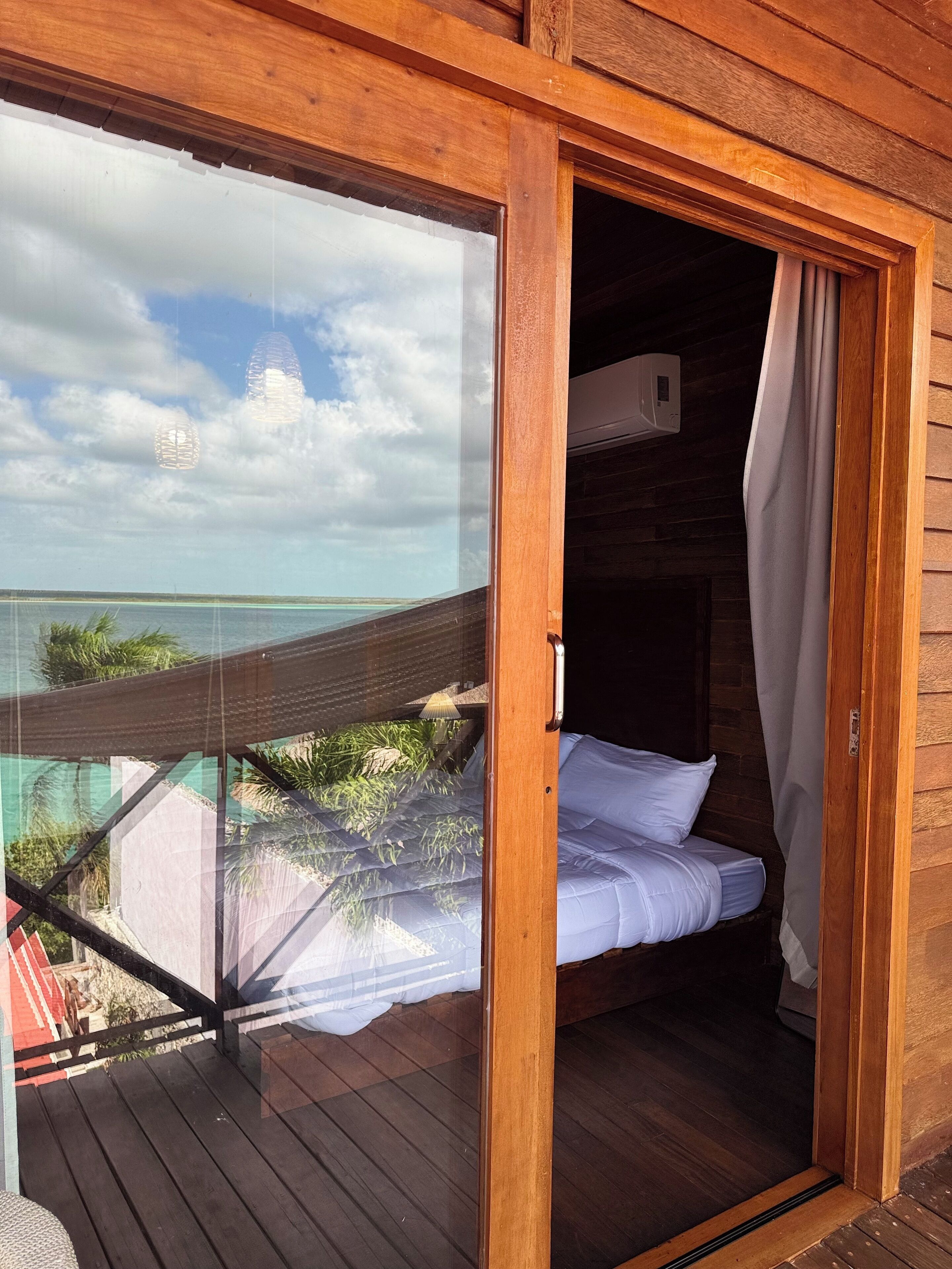 Luxury-Ferienhütte, Blick auf die Lagune (CABANA 1) | Balkon