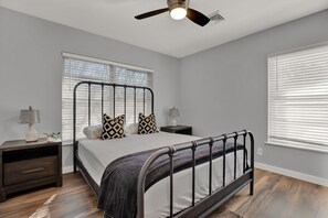 3 soverom, strykejern/-brett, wi-fi og sengetøy