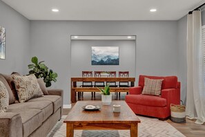 Smart TV, futbolito y tenis de mesa 