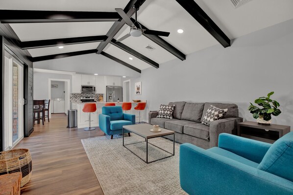 Smart TV, futbolito y tenis de mesa 