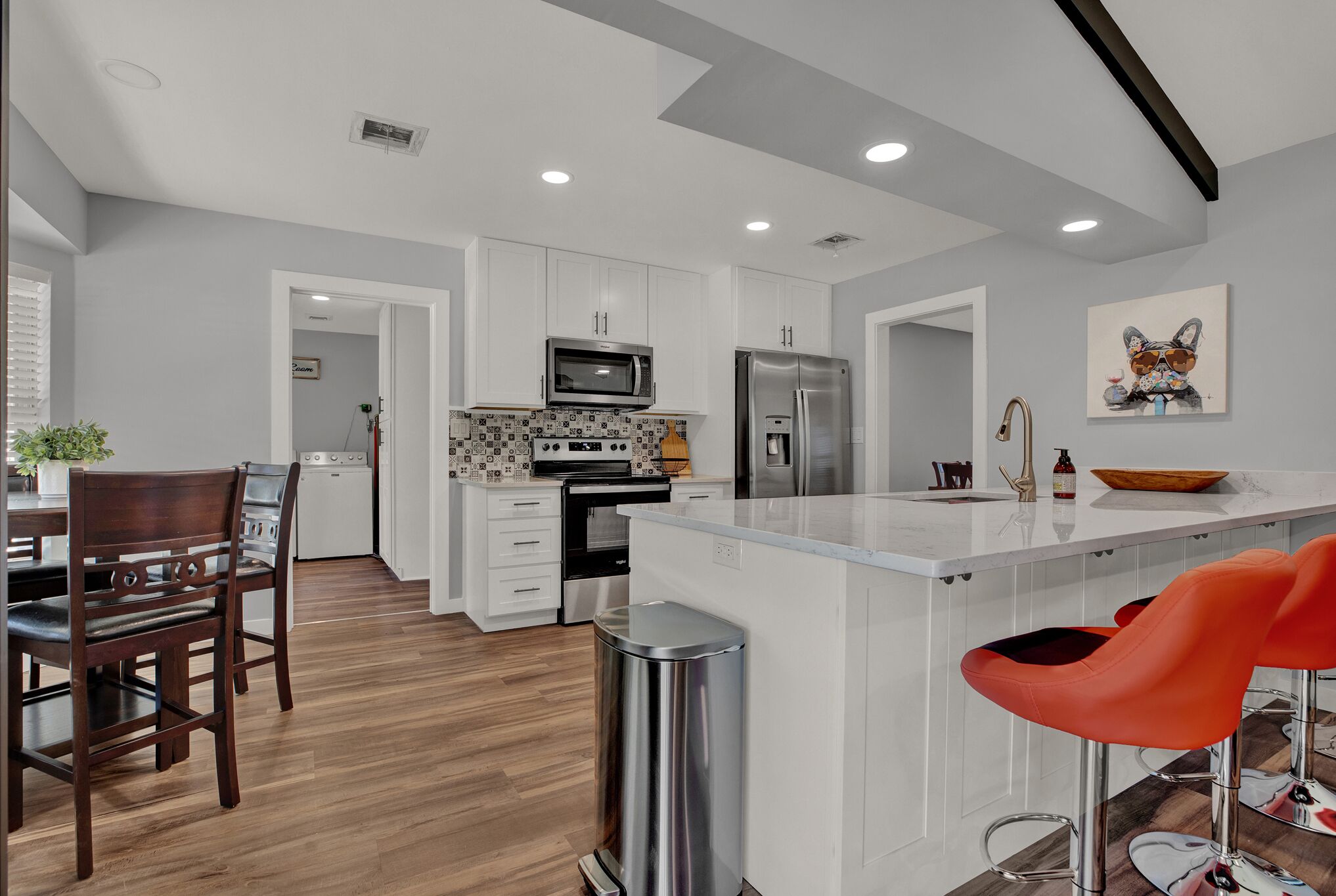 Refrigerador, microondas, horno y parrilla de estufa 