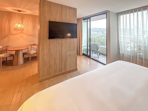 Chambre Double Premium, balcon, vue ville | Coin séjour
