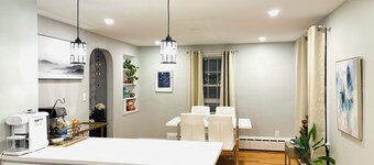 1-bedroom unit with Private Entrance/ Laundry/Kitchen/Parking