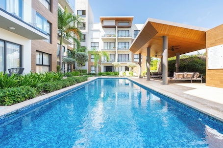 Outdoor pool. Elegant beach apt with pool, ideal for couples, 7 min from Marina Cap Cana
