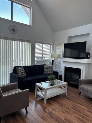 TV, fireplace