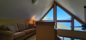 TV, fireplace - Sweet  and  Sylish 1 Bedroom  and  Loft Okangan Cottage at La Casa (Kelowna)