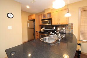 Mikrowelle, Ofen, Herdplatte, Geschirrspüler