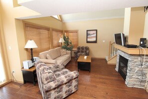 TV, fireplace - 2 Bed  and  Loft Lake View Cottage at La Casa! (Kelowna)