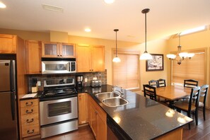 Mikrowelle, Ofen, Herdplatte, Geschirrspüler