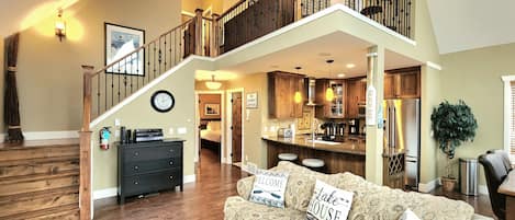 Een televisie en een open haard